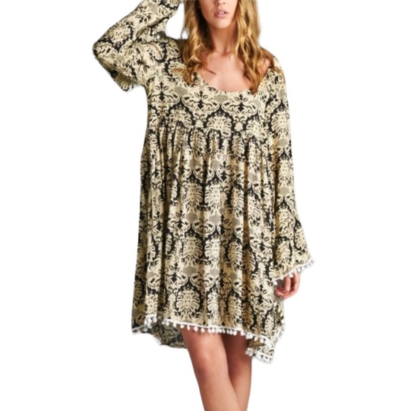 Velzera Dresses & Skirts - Velzera Black Damask Bell-Sleeve Bohemian Pattern Midi Dress Women’s Size L
